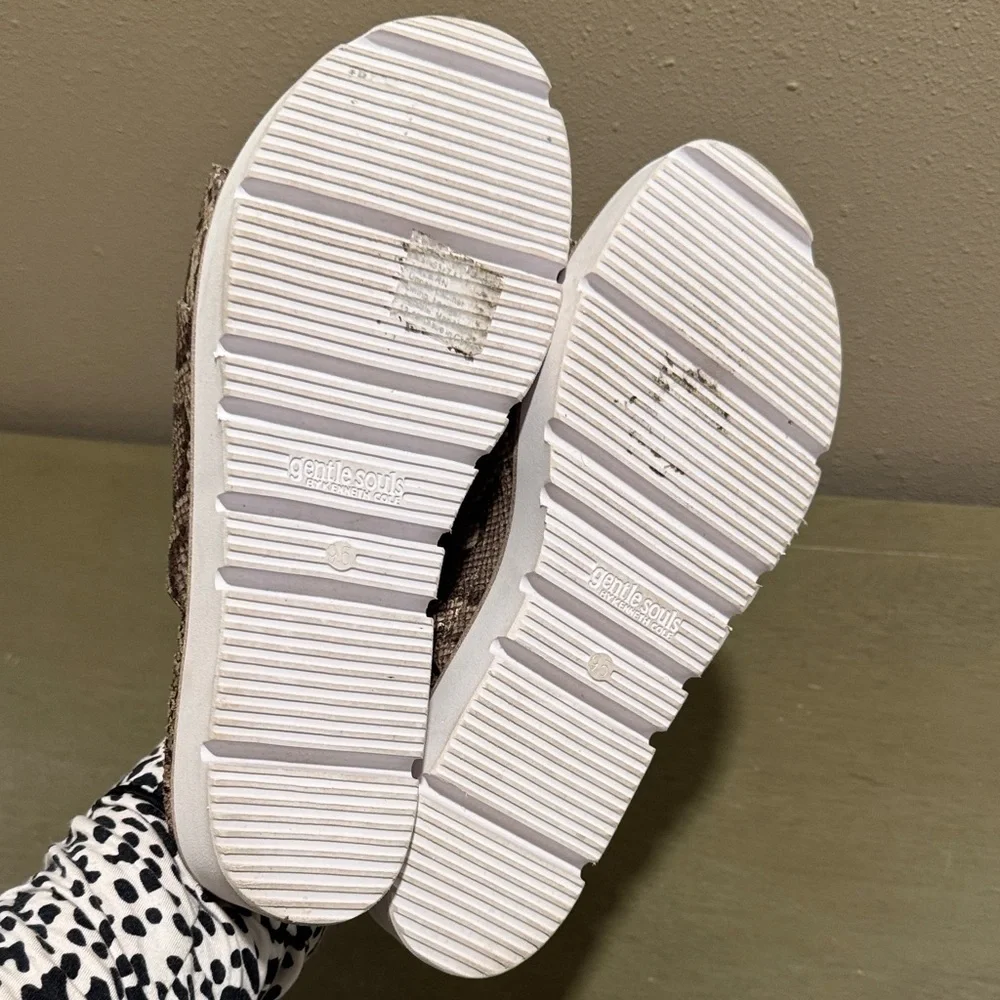 Gentle Souls Snake Print Platform Sandals size 9.5